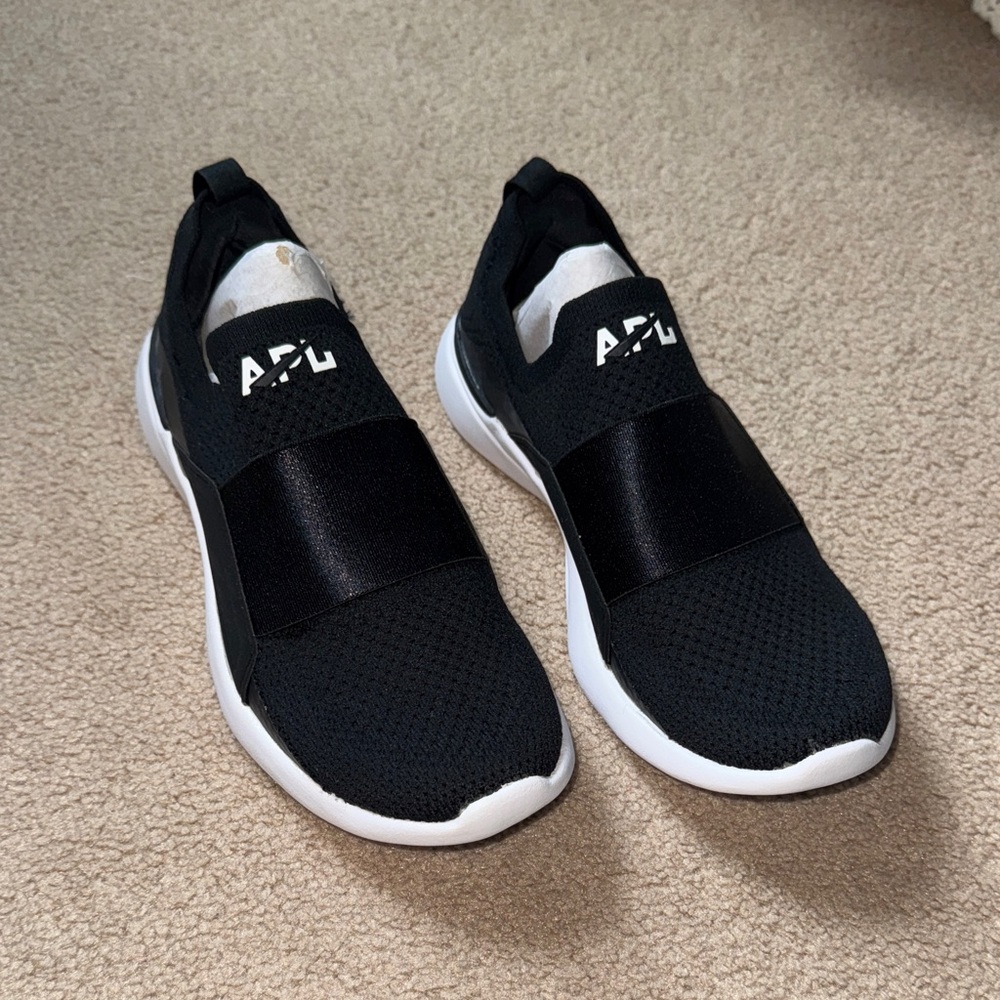 APL Techloom Bliss sneaker women’s size 5